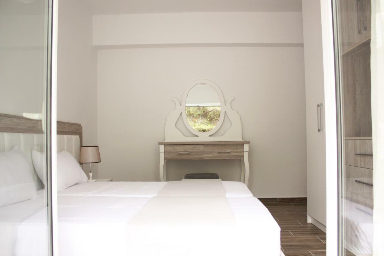 Alexandra'S Apartments Sarande Ngoại thất bức ảnh